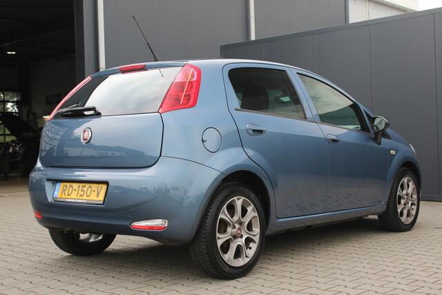 Fiat PUNTO Evo 0.9 TwinAir Sempre | Incl. 12 maanden garantie | Navigatie | Bluetooth | Parkeersensoren | Cruise control | Climate control | Airco | Lichtmetalen velgen