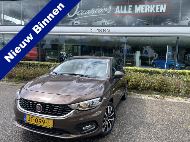 Fiat TIPO 1.4 16V Lounge Cruise control - Airco - Parkeersensoren achter - Mistlampen voor - Licht metalen velgen 17 inch - Navigatiesysteem