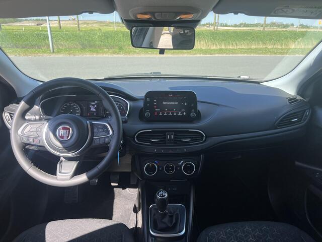 Fiat TIPO Cross 1.0 City Cross | Apple Carplay & Android Auto | Parkeersensoren | Climate control