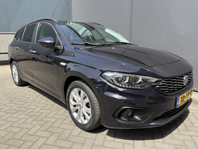 Fiat TIPO Stationwagon 1.6 16v Business Lusso Automaat Airco - Parkeersensor achter - Navigatie - Cruise control - Radio - Led verlichting - Licht metalen velgen 16 inch - Dakrails - Elektrische ramen - Mistlampen - Radio - Stuur multifunctioneel - Extra getint gla