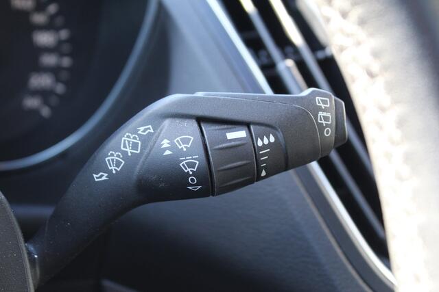 Ford C-MAX 1.0 Titanium , 125pk , Hoge Zit Climate control , Panoramadak , Navigatie , Cruise control , Trekhaak Dealer onderhouden , Bluetooth , Parkeersensoren V+A