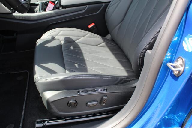 Ford CAPRI Premium Extended Range RWD 77 kWh Fabrieksgarantie t/m 05-06-2029 ! Autm. airco, warmtepomp, side assist, adapt. cruise cntrl, camera v+a, stoel- en stuurwiel verw., lederen int., metallic lak, elektr. achterklep, navigatie, telefoonvoorb. etc