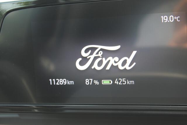 Ford CAPRI Premium Extended Range RWD 77 kWh Fabrieksgarantie t/m 05-06-2029 ! Autm. airco, warmtepomp, side assist, adapt. cruise cntrl, camera v+a, stoel- en stuurwiel verw., lederen int., metallic lak, elektr. achterklep, navigatie, telefoonvoorb. etc