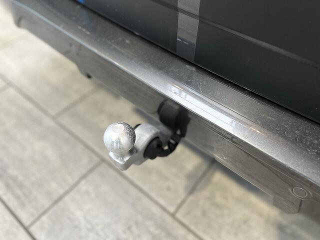 Ford Custom Tourneo Sport 340 2.5 PHEV 233 pk L1 8 persoons | Trekhaak | Winter Pack | Camera | 2x schuifdeur | B&O | Adapt. cruise | LED | 17" | 4 seiz. banden | 1850kg trekgewicht