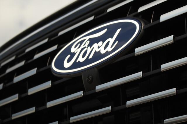 Ford Custom Tourneo 2.5 PHEV 233pk L2H1 Titanium X | 8-Persoons | Panorama | 360° Camera | B&O | 3-Zone Climate | Trekhaak Opklapbaar | Lease 1.058,- p/m