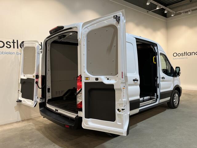 Ford E-Transit 350 L2H2 Trend 89 kWh / 100% Elektrisch !! / Airco / Cruise Control / CarPlay / Camera / Navigatie / 3-Zits / 11.000 KM !!