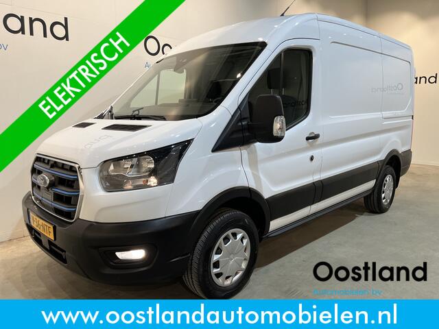 Ford E-Transit 350 L2H2 Trend 68 kWh / 100% Elektrisch !! / Airco / Cruise Control / CarPlay / Camera / Navigatie / 3-Zits / 5.300 KM !!