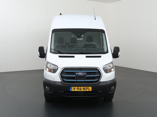 Ford E-Transit 350 | L2 H3 | Trend | 68 kWh | Adaptive Cruise | Navigatie | Parkeercamera | 3-zits | Climate Control | Stoelverwarming
