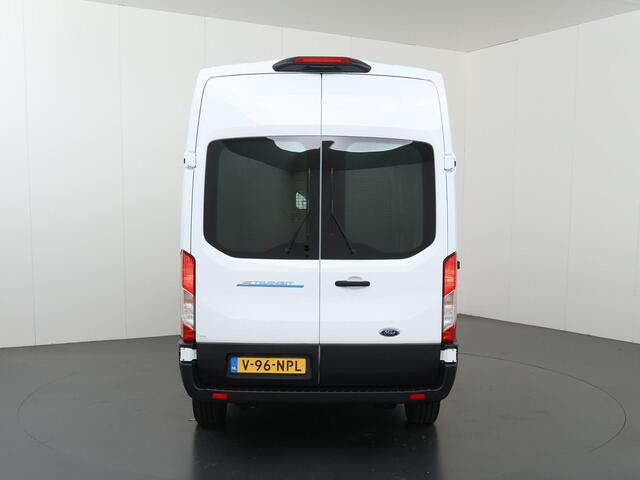 Ford E-Transit 350 | L2 H3 | Trend | 68 kWh | Adaptive Cruise | Navigatie | Parkeercamera | 3-zits | Climate Control | Stoelverwarming