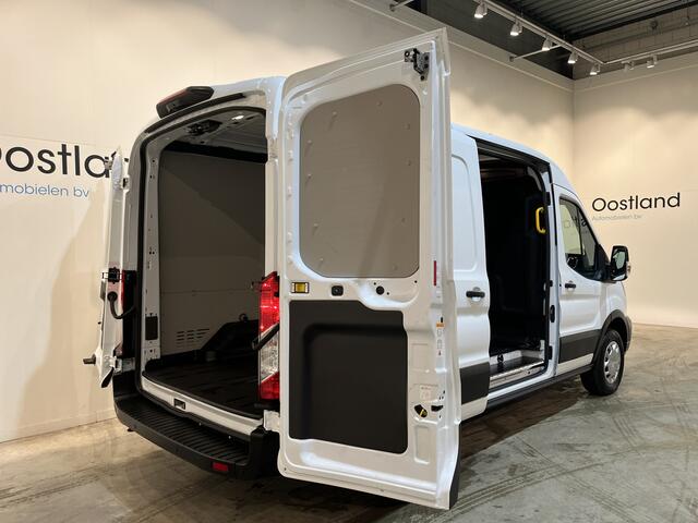 Ford E-Transit 350 L2H2 Trend 68 kWh / 100% Elektrisch !! / Airco / Cruise Control / CarPlay / Camera / Navigatie / 3-Zits / 10.400 KM !!