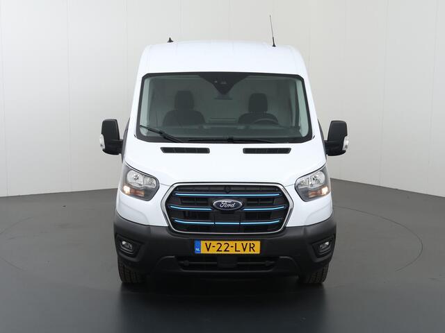 Ford E-Transit 350 | L2 H2 | Trend | 68 kWh | Navigatie | Parkeercamera | 2-zits | Climate Control | Stoelverwarming | DAB+ | Apple Carplay