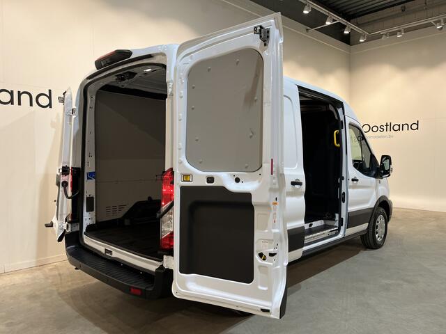 Ford E-Transit 390 (3500 kg) L2H2 Trend 68 kWh / 100% Elektrisch !! / Airco / Cruise Control / CarPlay / Camera / Navigatie / 3-Zits / 1.300 KM !!