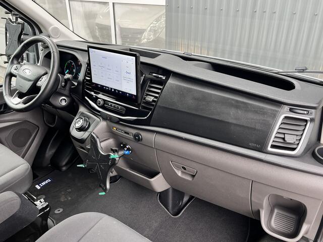 Ford E-Transit 350 L3H2 Trend 68 kWh Kastinrichting Werkplaatsinrichting Airco Cruise controle 360° Camera Navigatiesysteem Telefoonverbinding Parkeersensoren voor en achter 2-Persoons Oplaadkabels Stoelverwarming Bottinrichting