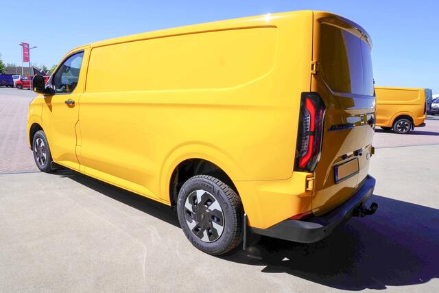 Ford E-Transit Cust. 320 L2H1 136PK Trend 65 kWh Automaat nr. V125 | Airco | Cruise | Camera | Apple CP| Trekhaak 8 STUKS