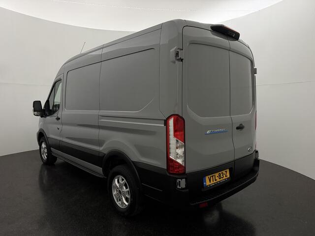 Ford E-Transit 350 L2H2 Trend 68 kWh met o.a. een 360 graden camera, Adaptieve Cruise Control, Dodehoek detectie en 16 inch lichtmetalen velgen