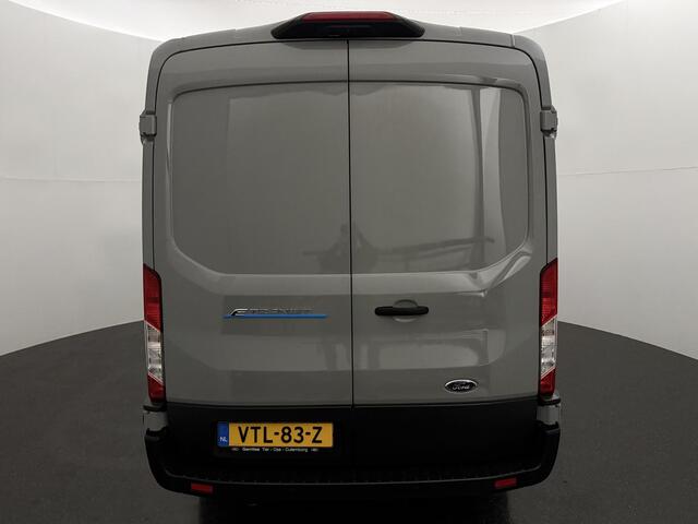Ford E-Transit 350 L2H2 Trend 68 kWh met o.a. een 360 graden camera, Adaptieve Cruise Control, Dodehoek detectie en 16 inch lichtmetalen velgen