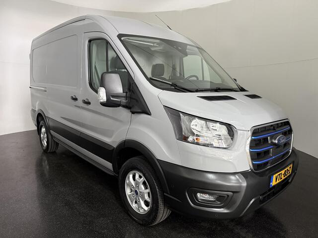 Ford E-Transit 350 L2H2 Trend 68 kWh met o.a. een 360 graden camera, Adaptieve Cruise Control, Dodehoek detectie en 16 inch lichtmetalen velgen