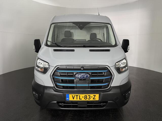 Ford E-Transit 350 L2H2 Trend 68 kWh met o.a. een 360 graden camera, Adaptieve Cruise Control, Dodehoek detectie en 16 inch lichtmetalen velgen