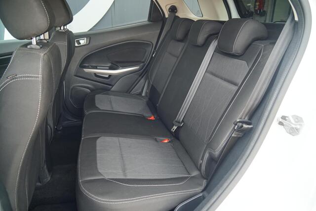 Ford ECOSPORT 1.0 EcoBoost Titanium + CAMERA / SENSOREN / STOEL, STUURWIEL & VOORRUITVERWARMING