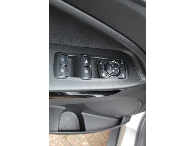 Ford ECOSPORT 1.0 EcoBoost Titanium , 125pk Hoge zit , slechts 39899km Climate control , Trekhaak , Navigatie , Bluetooth Parkeersensoren achter , Cruise control