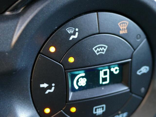 Ford ECOSPORT 1.0 EcoBoost 125pk Titanium | trekhaak | stoelverwarming | verwarmde voorruit