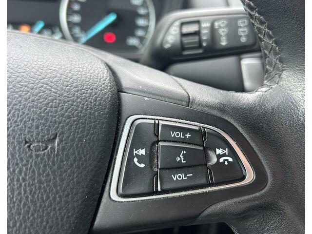 Ford ECOSPORT 1.0 EcoBoost Titanium 125PK | Dealeronderhouden | Nieuwe APK | Trekhaak | Parkeersensoren | Stoelverwarming | Stuurverwarming | Voorruitverwarming | Climate Control | Cruise Control | Navigatie | 2 Sleutels |