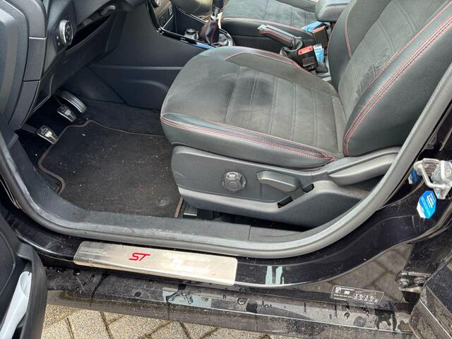 Ford ECOSPORT 1.0 EcoBoost ST-Line Black 125pk Achteruitrijcamera | Winterpack | Lage km stand! | Navigatie | Dodehoeksensoren