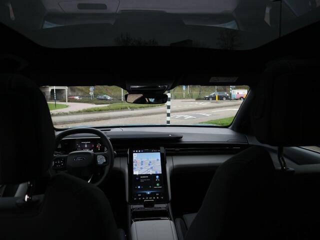 Ford EXPLORER Premium Extended Range RWD 77 kWh Panoramadak, AGR Stoelen, Driver Assistance Pack, Trekhaak wegklapbaar