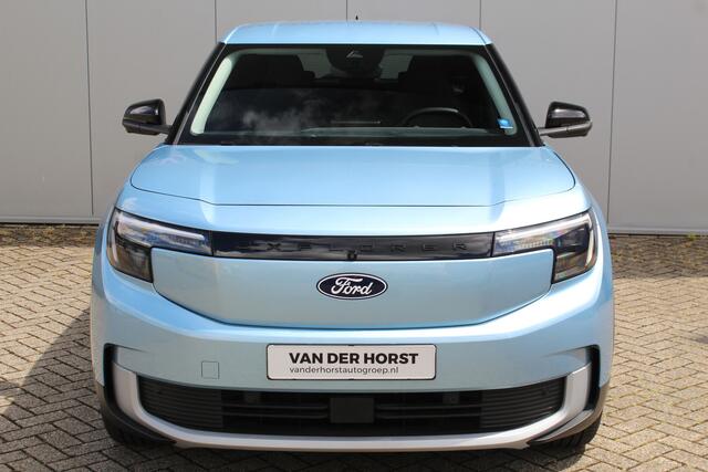 Ford EXPLORER Extended Range AWD 79 kWh-250kW. Vierwielaandrijving ! Fabrieksgarantie t/m 24-10-2029 ! Slechts 9.600km ! Autm. airco, HUD, stoel-en stuurwiel verw., elektr. achterklep, side- en lane assist, navigatie, telefoonvoorb. etc.