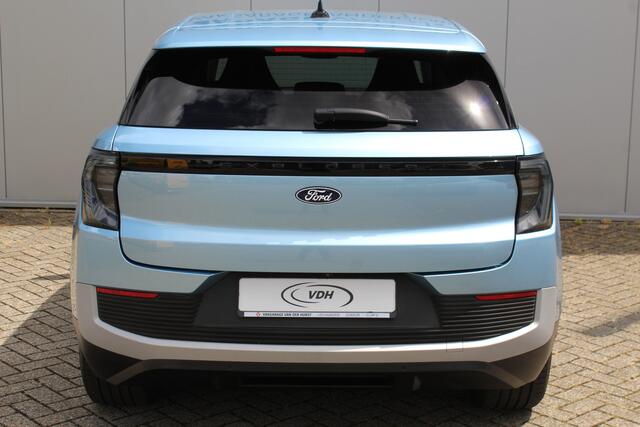 Ford EXPLORER Extended Range AWD 79 kWh-250kW. Vierwielaandrijving ! Fabrieksgarantie t/m 24-10-2029 ! Slechts 9.600km ! Autm. airco, HUD, stoel-en stuurwiel verw., elektr. achterklep, side- en lane assist, navigatie, telefoonvoorb. etc.