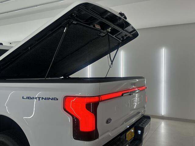 Ford F-150 LIGHTNING Lariat