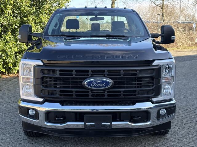 Ford F-350 6.7L Turbo V8 Power Stroke Chassis DRW