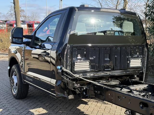 Ford F-350 6.7L Turbo V8 Power Stroke Chassis DRW