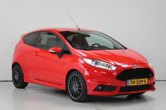 Ford FIESTA 1.6 ST2 | Recaro | Camera | Keyless | Dealer Oh | Stoelverwarming