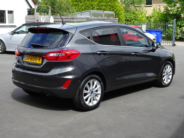 Ford FIESTA 1.0 EcoBoost Titanium Automatische airco, stuurverwarming, stoelverwarming, navigatie, parkeersensoren voor en achter, licht metalen velgen,enz,enz.