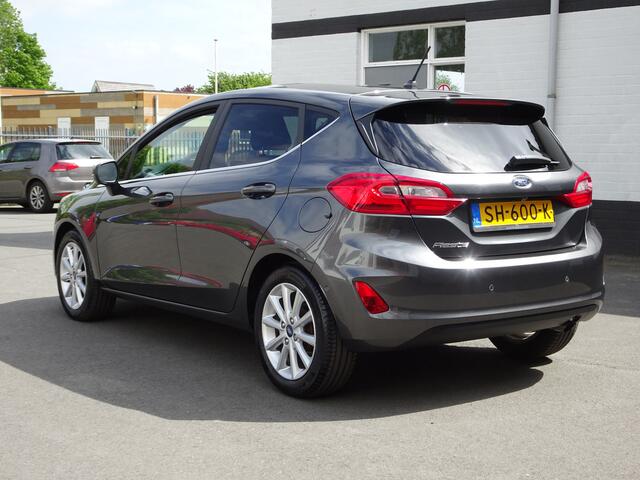 Ford FIESTA 1.0 EcoBoost Titanium Automatische airco, stuurverwarming, stoelverwarming, navigatie, parkeersensoren voor en achter, licht metalen velgen,enz,enz.