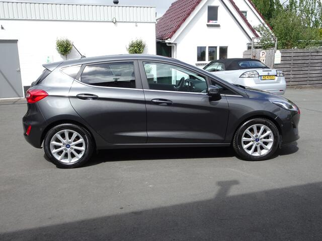 Ford FIESTA 1.0 EcoBoost Titanium Automatische airco, stuurverwarming, stoelverwarming, navigatie, parkeersensoren voor en achter, licht metalen velgen,enz,enz.
