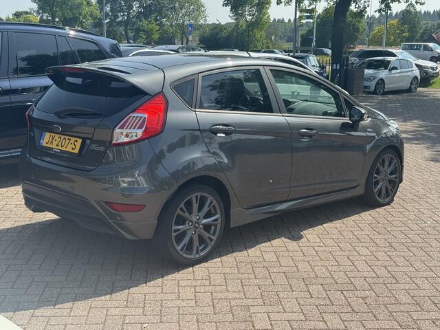 Ford FIESTA 1.0 EcoBoost ST Line / Navigatie / Parkeerhulp achter / 17'' / Xenon / DAB / Getint glas / Cruise Control