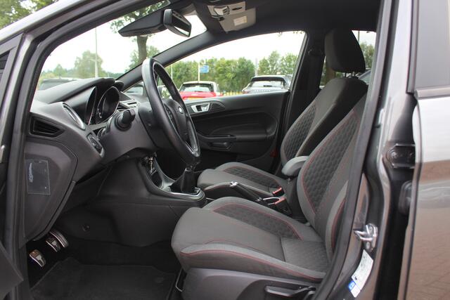 Ford FIESTA 1.0 EcoBoost ST Line / Navigatie / Parkeerhulp achter / 17'' / Xenon / DAB / Getint glas / Cruise Control