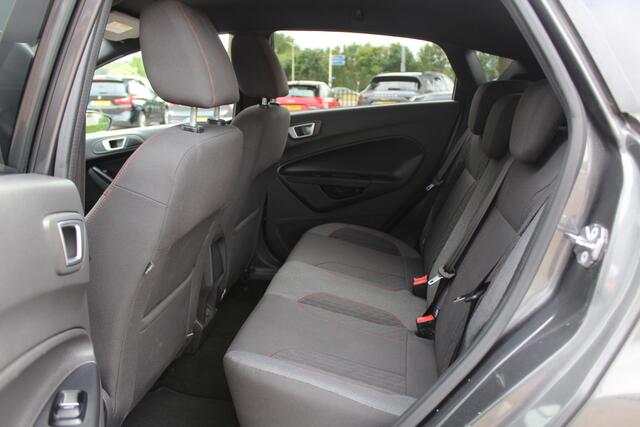 Ford FIESTA 1.0 EcoBoost ST Line / Navigatie / Parkeerhulp achter / 17'' / Xenon / DAB / Getint glas / Cruise Control