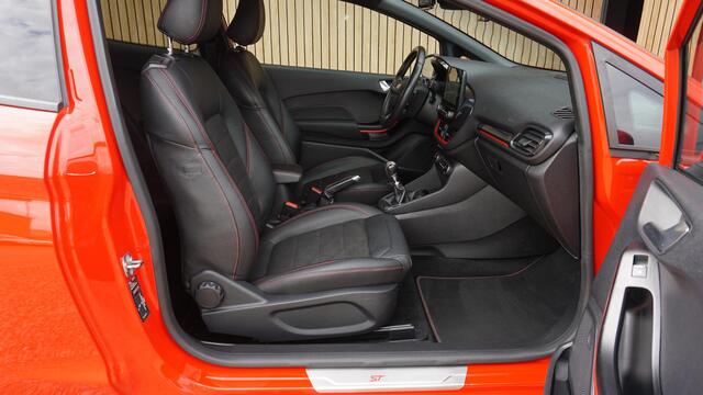 Ford FIESTA 1.0 126pk EcoBoost ST-Line 3Drs Leder/Alcantara 18inch LM LED *Race Red * NL auto! 123484km!