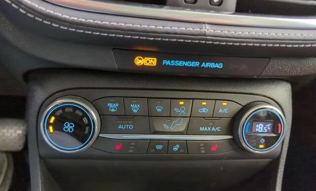 Ford FIESTA 1.0 101PK Automaat Vignale 5drs / Panoramadak / Leder / Airco-ecc./ Pdc.+Camera / Stoel-Stuurverwarming / Navigatie /