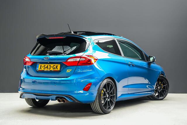 Ford FIESTA ST-3 1.5 245pk PERFORMANCE PACK |stage 1|verlagingsveren H&R|alcantara stuur|Sparco 18"|Maxton spoiler tip|launch control|sper differentieel|pano|B&O|