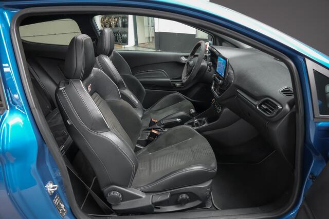 Ford FIESTA ST-3 1.5 245pk PERFORMANCE PACK |stage 1|verlagingsveren H&R|alcantara stuur|Sparco 18"|Maxton spoiler tip|launch control|sper differentieel|pano|B&O|