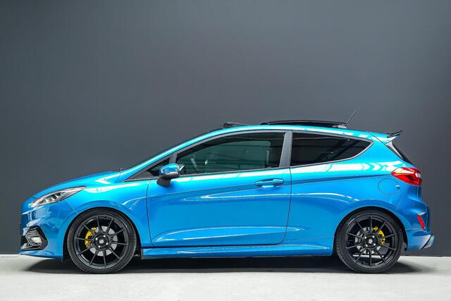 Ford FIESTA ST-3 1.5 245pk PERFORMANCE PACK |stage 1|verlagingsveren H&R|alcantara stuur|Sparco 18"|Maxton spoiler tip|launch control|sper differentieel|pano|B&O|