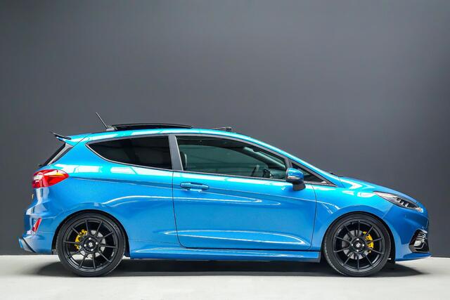 Ford FIESTA ST-3 1.5 245pk PERFORMANCE PACK |stage 1|verlagingsveren H&R|alcantara stuur|Sparco 18"|Maxton spoiler tip|launch control|sper differentieel|pano|B&O|