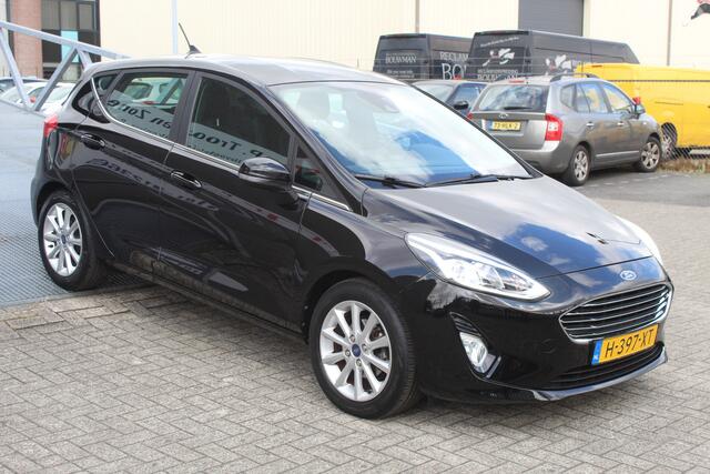 Ford FIESTA 1.0 EcoBoost Titanium Climate control/Cruise control/Apple carplay/Lane assist/Parkeersensoren/DAB/Bluetooth/16'' Lichtmetalen velgen.
