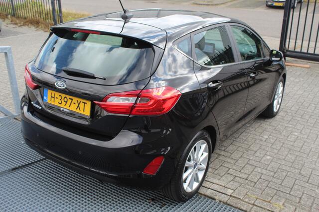 Ford FIESTA 1.0 EcoBoost Titanium Climate control/Cruise control/Apple carplay/Lane assist/Parkeersensoren/DAB/Bluetooth/16'' Lichtmetalen velgen.