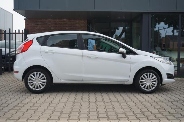 Ford FIESTA 1.0i Trend , Bluetooth, Nieuwe APK, LED, 5-deurs, MF stuur.