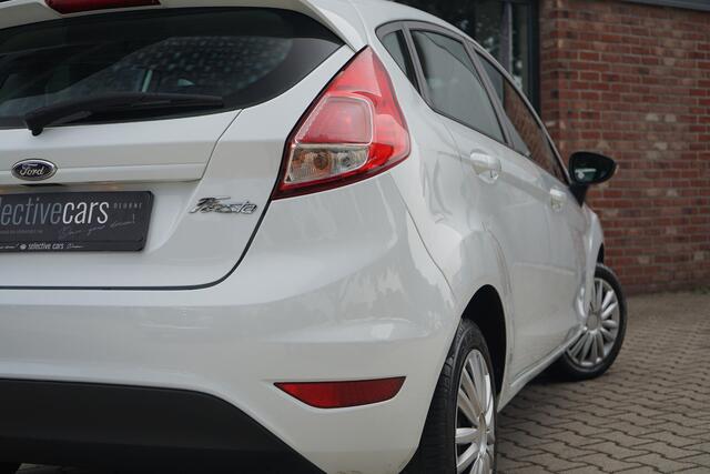 Ford FIESTA 1.0i Trend , Bluetooth, Nieuwe APK, LED, 5-deurs, MF stuur.